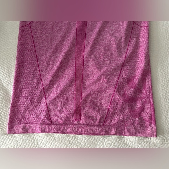 Nike Women’s DRI-FIT Short Sleeve Shirt- Size Medium - Picture 8 of 9